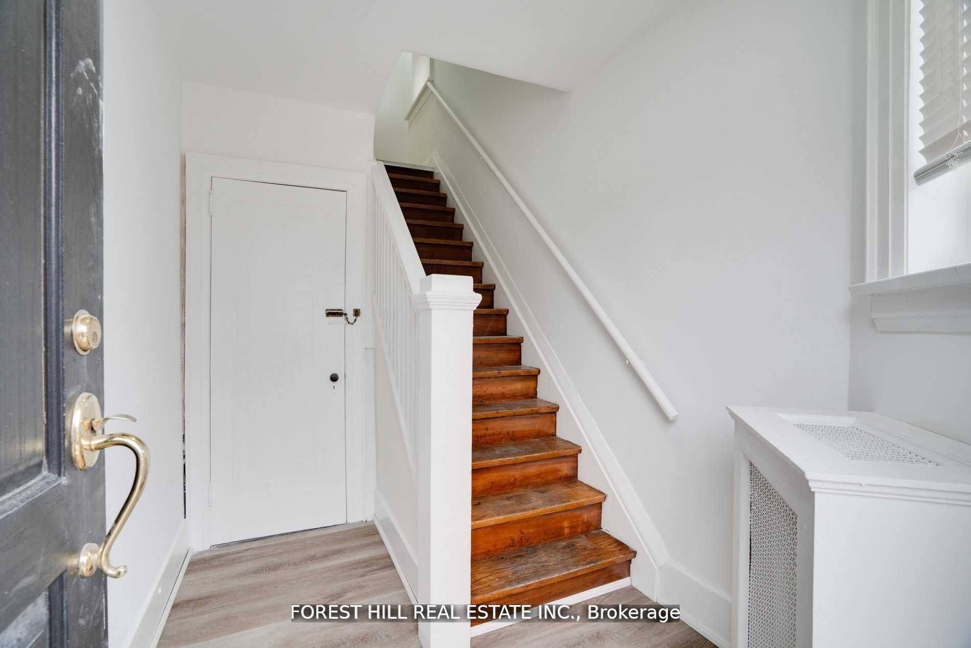 Toronto C02, ON M4V 1E8,8 Poplar Plains CRES #Upper