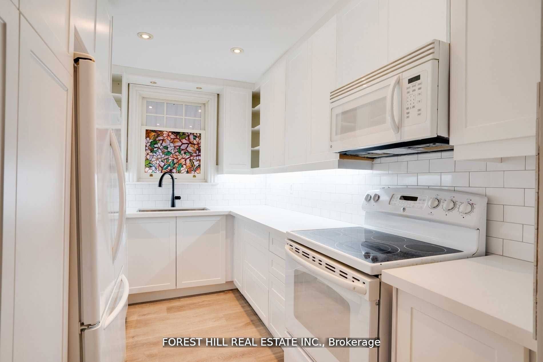 Toronto C02, ON M4V 1E8,8 Poplar Plains CRES #Upper