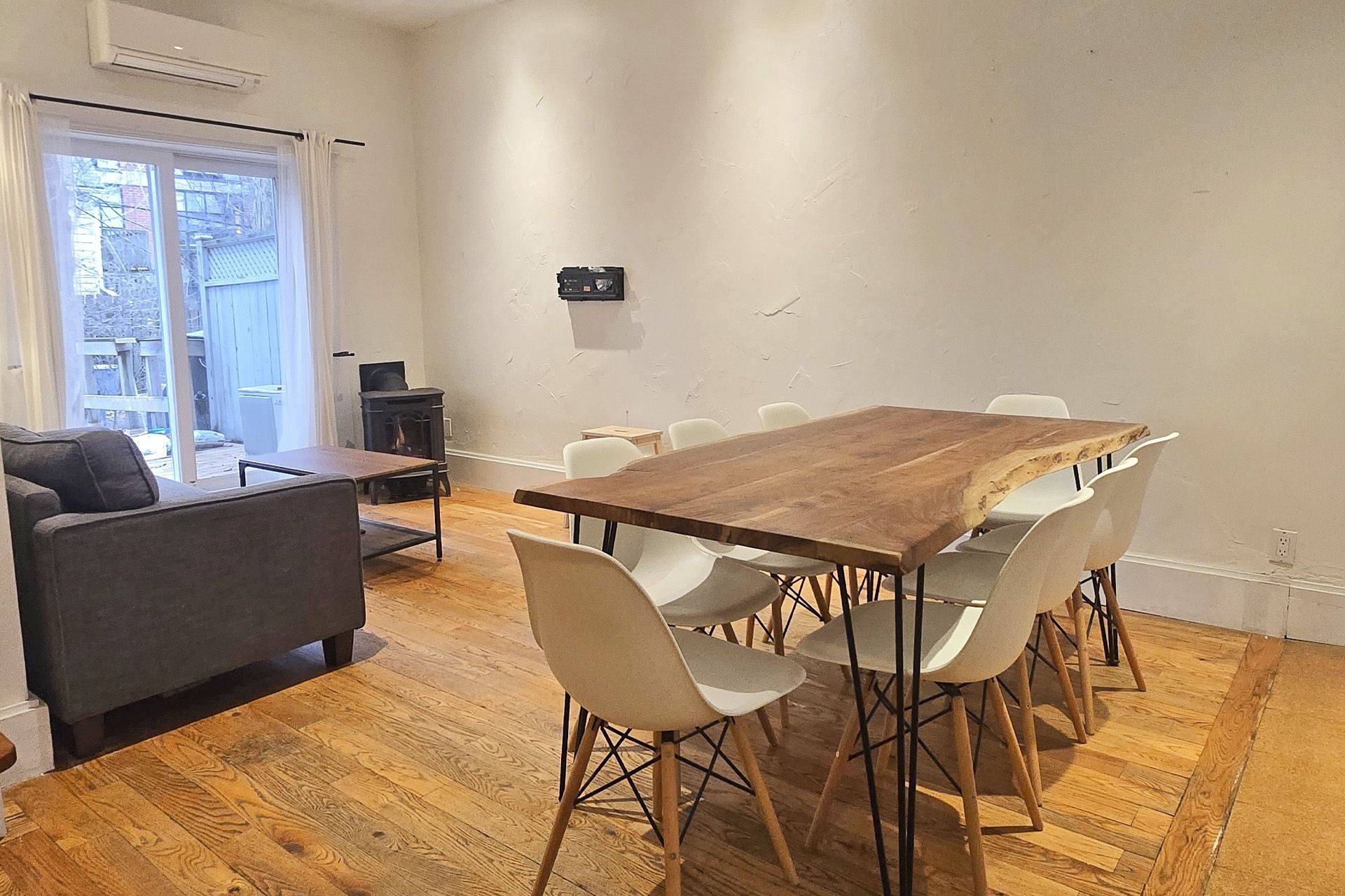 Toronto E02, ON M4E 2H2,43 Norwood TER