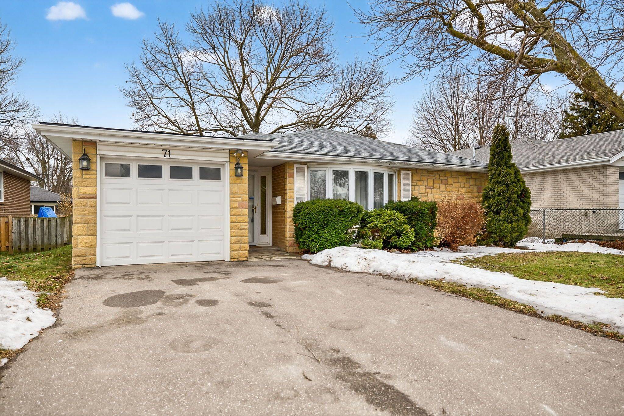 Toronto E09, ON M1J 2Z4,71 Banmoor BLVD