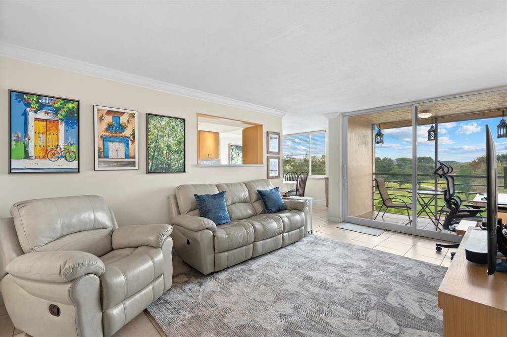 Davie, FL 33324,9470 Live Oak Pl #409