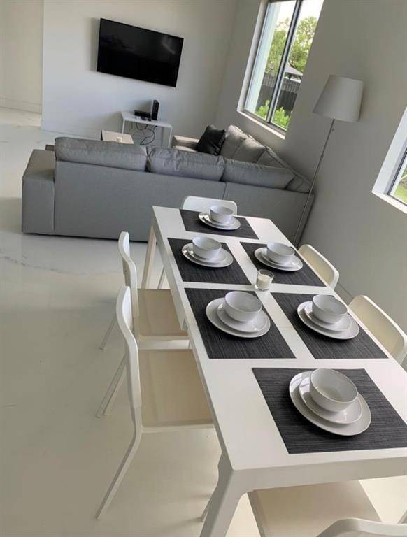 Hallandale Beach, FL 33009,510 Foster Rd #101