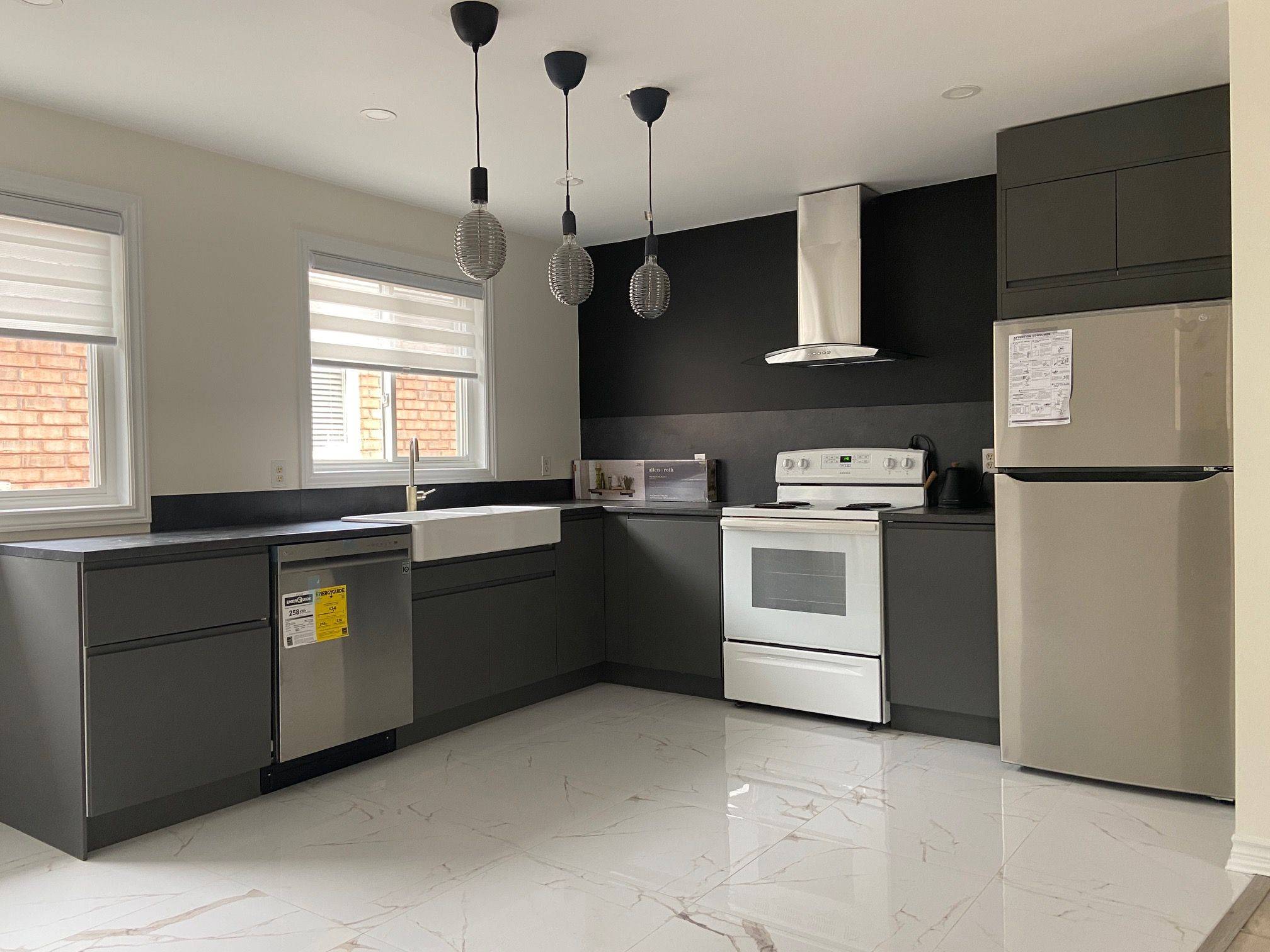 Barrie, ON L4N 0E3,23 Butternut DR #Upper