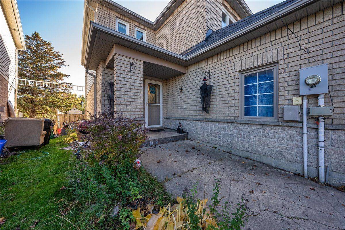 Barrie, ON L4N 9P4,118 Leslie AVE