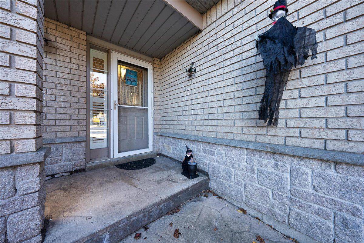 Barrie, ON L4N 9P4,118 Leslie AVE