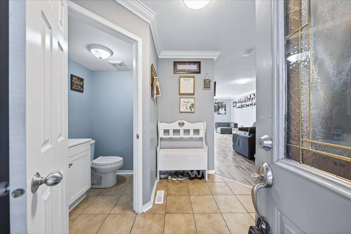 Barrie, ON L4N 9P4,118 Leslie AVE