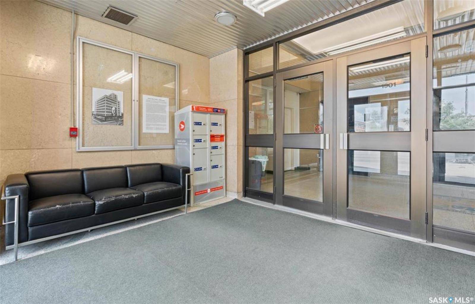 Regina, SK S4P 3R4,1901 Victoria AVENUE #208