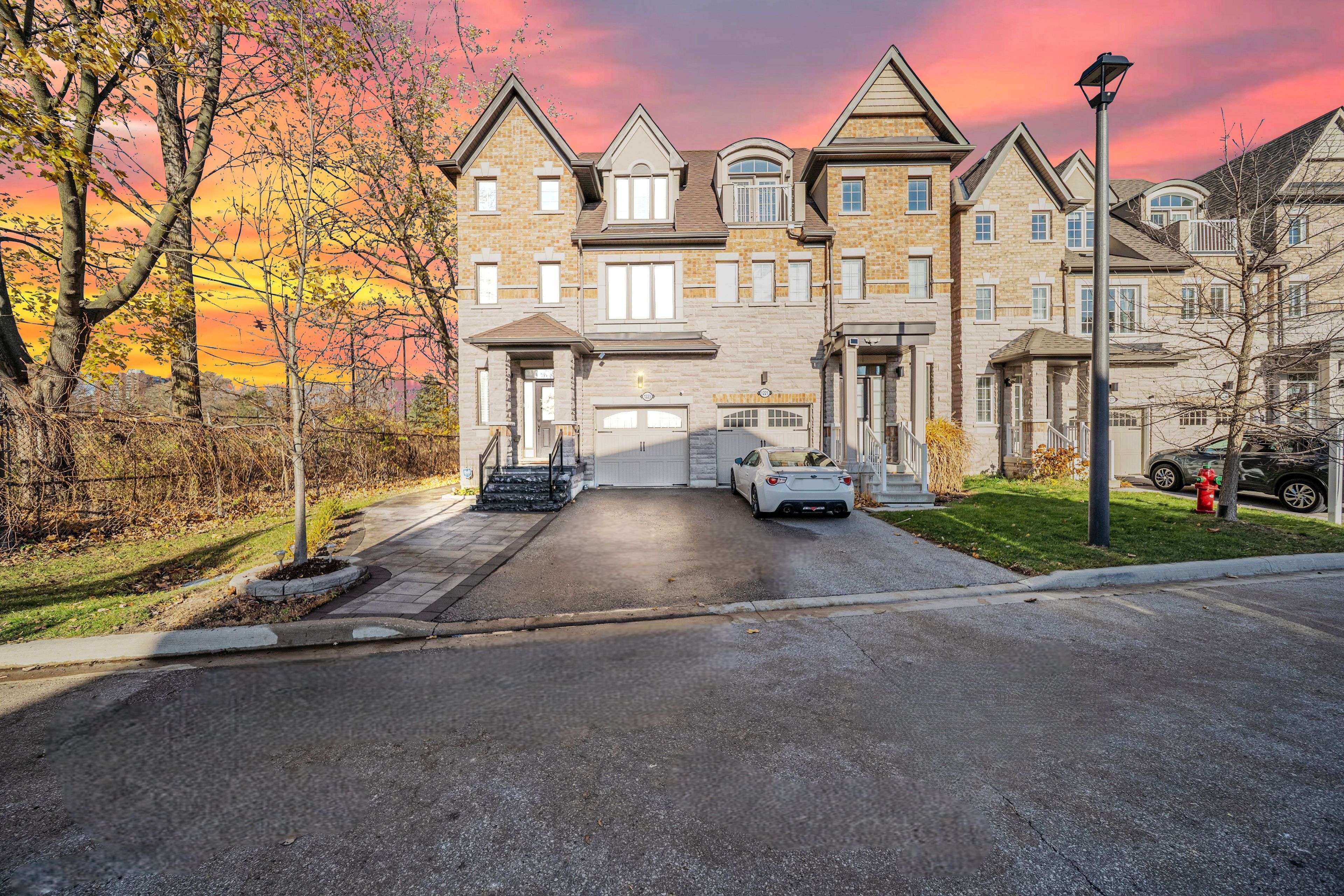 Mississauga, ON L5E 0A6,1223 Owls Head RD