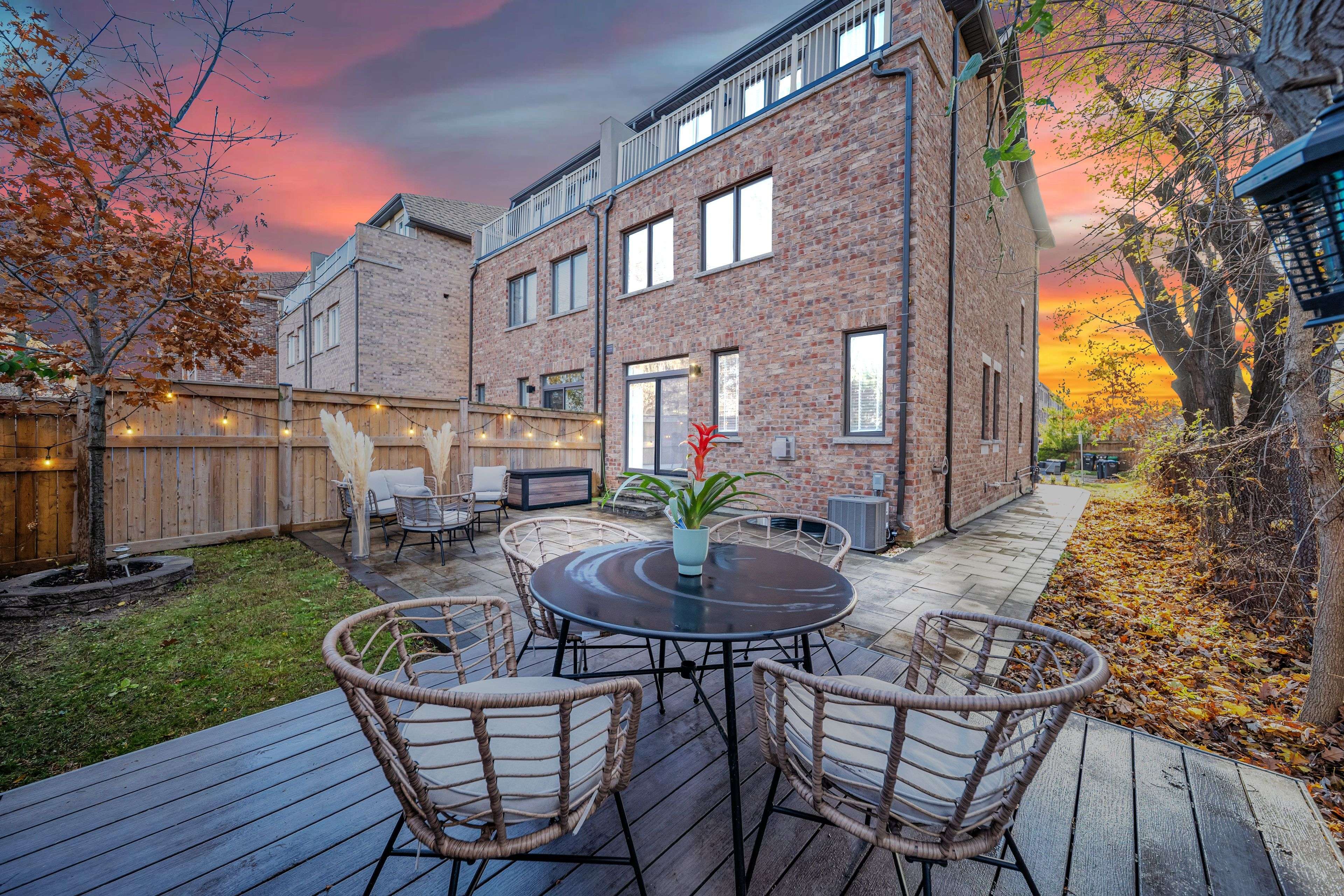 Mississauga, ON L5E 0A6,1223 Owls Head RD