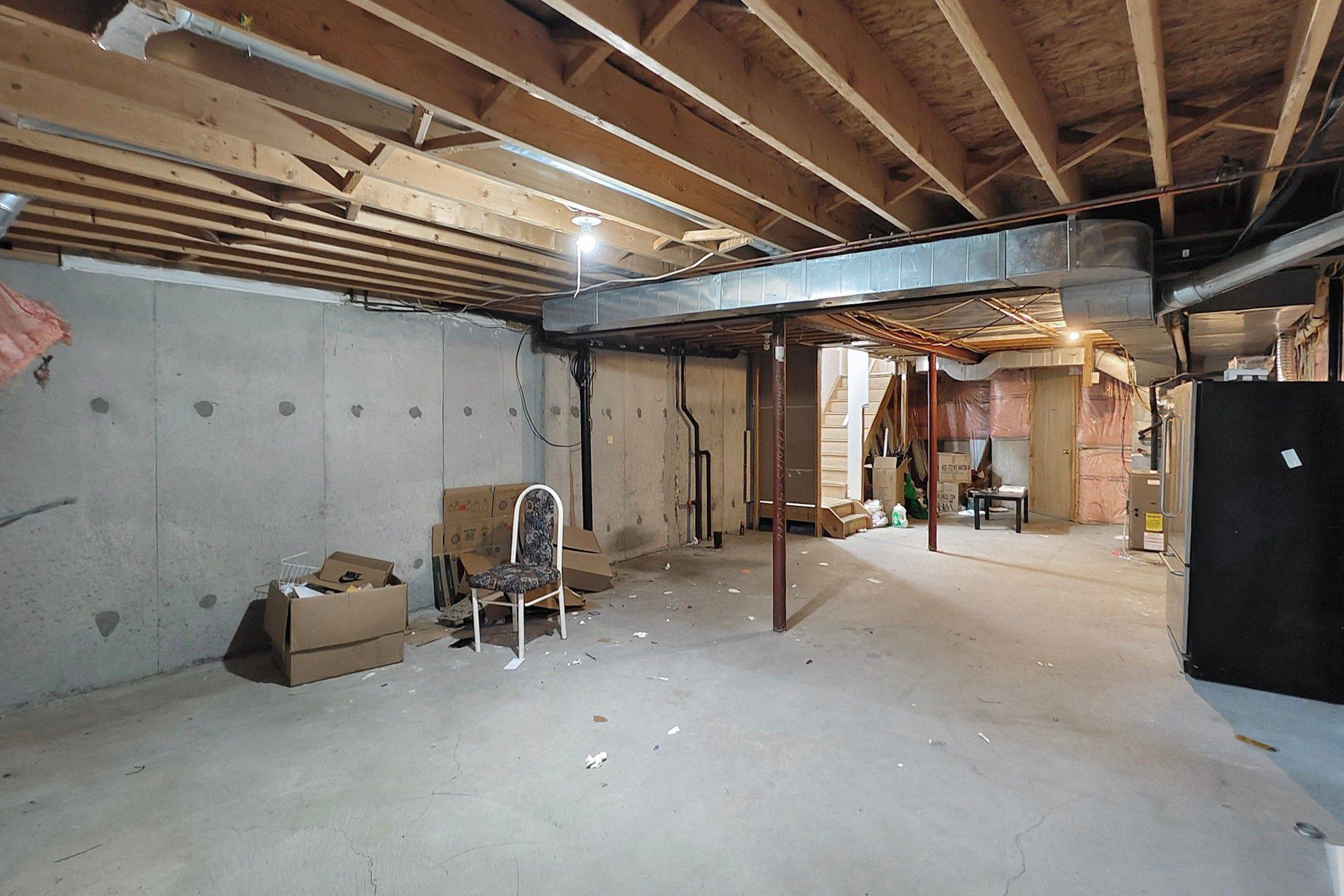 Mississauga, ON L5V 2L5,908 Stonebridge AVE