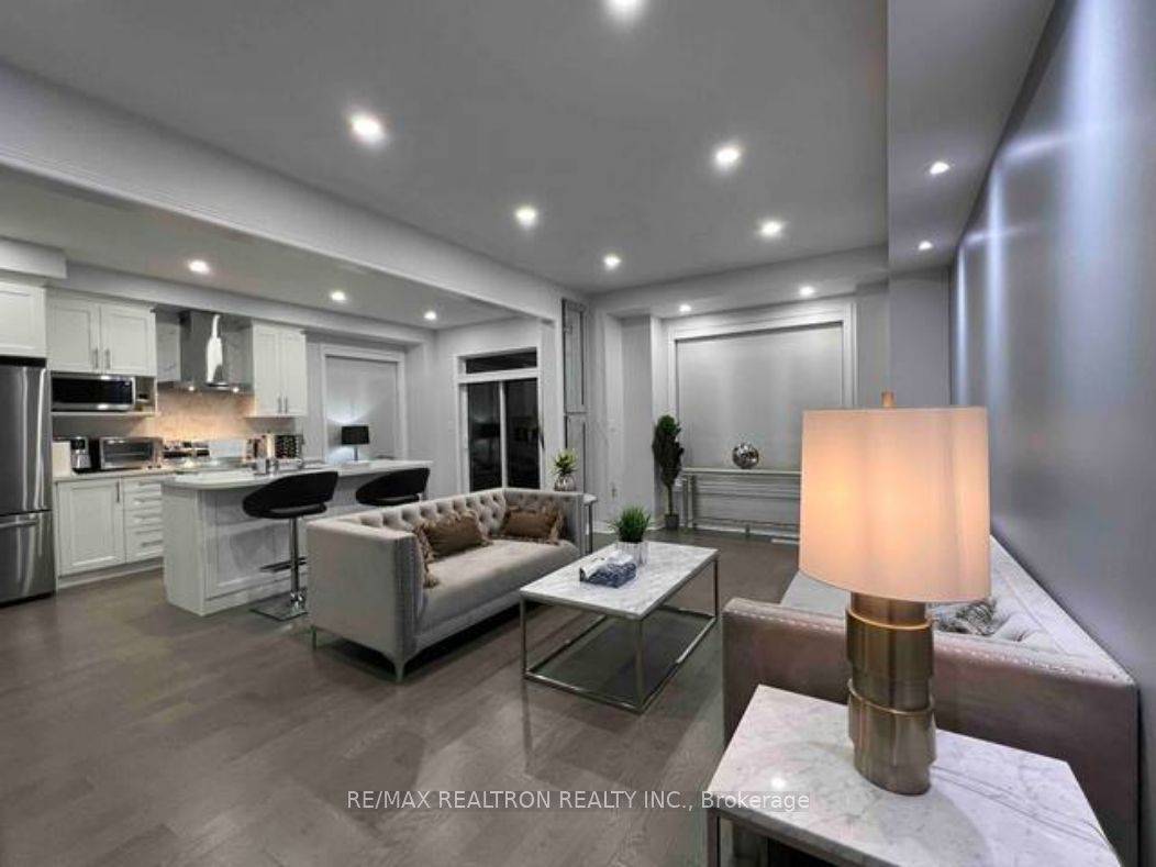 Oakville, ON L6H 0Y1,121 MARIGOLD GDNS