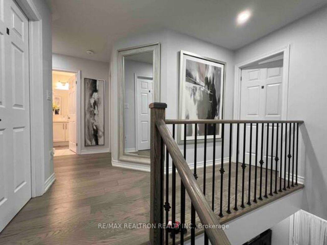 Oakville, ON L6H 0Y1,121 MARIGOLD GDNS