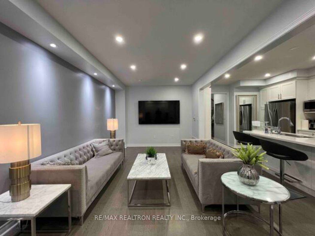 Oakville, ON L6H 0Y1,121 MARIGOLD GDNS