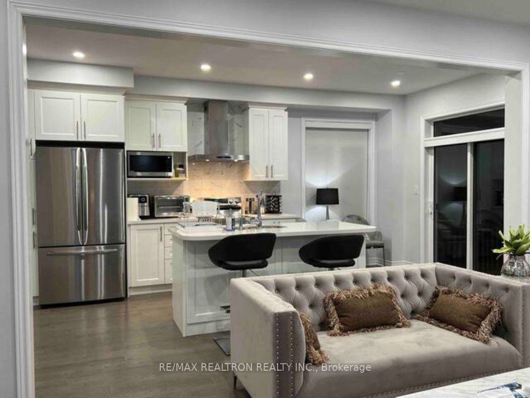 Oakville, ON L6H 0Y1,121 MARIGOLD GDNS