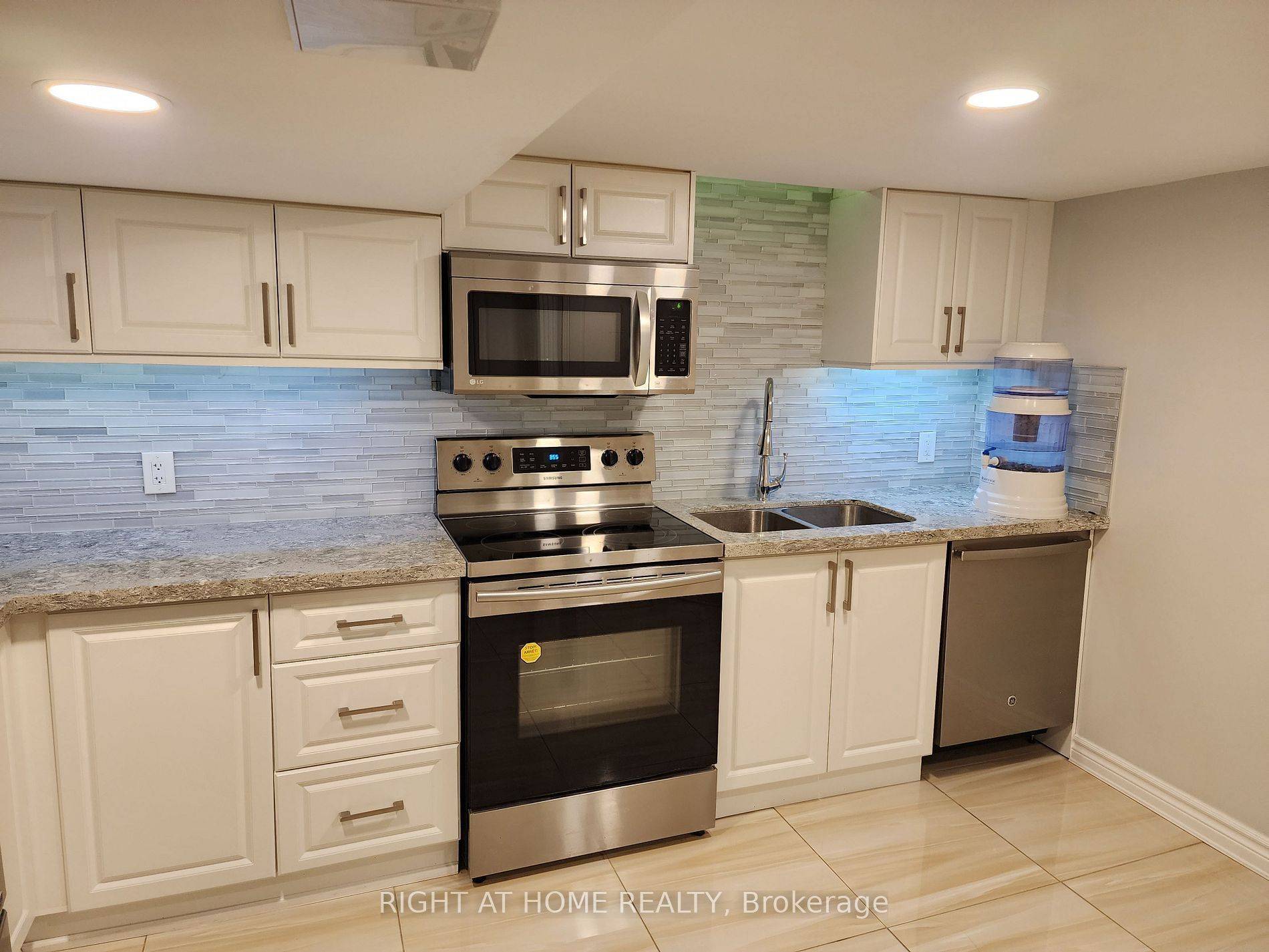 Mississauga, ON L4Z 3V6,393 Bristol RD E #Bsmt