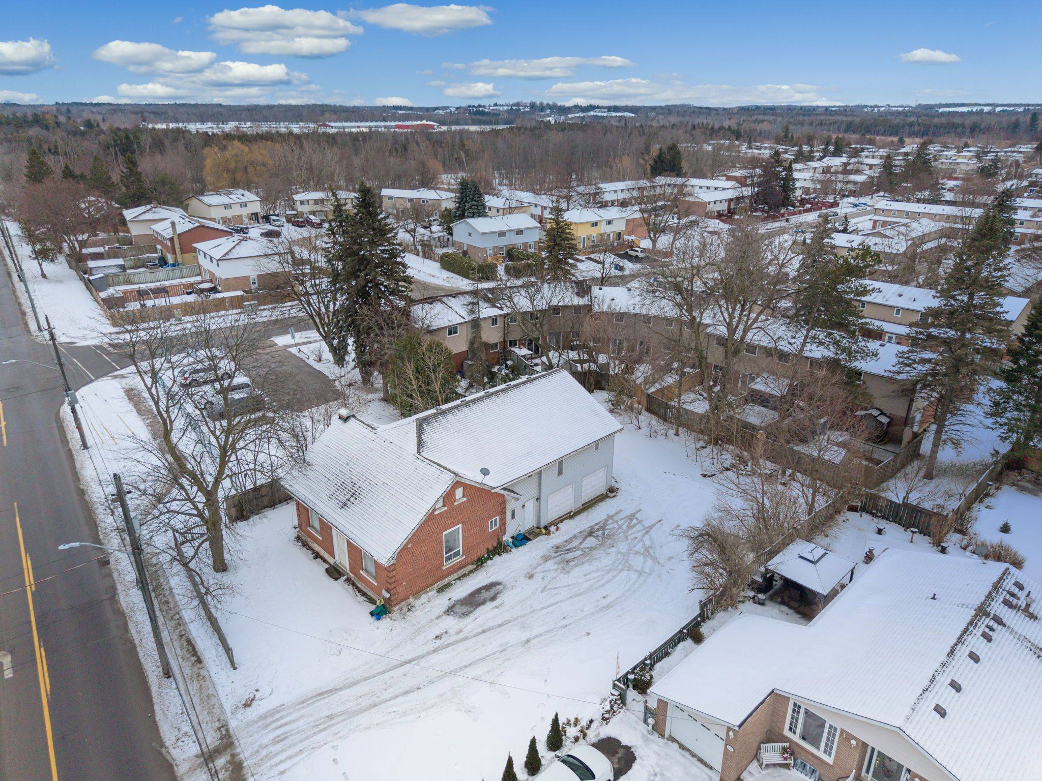 Halton Hills, ON L7J 1X9,164 Main ST S