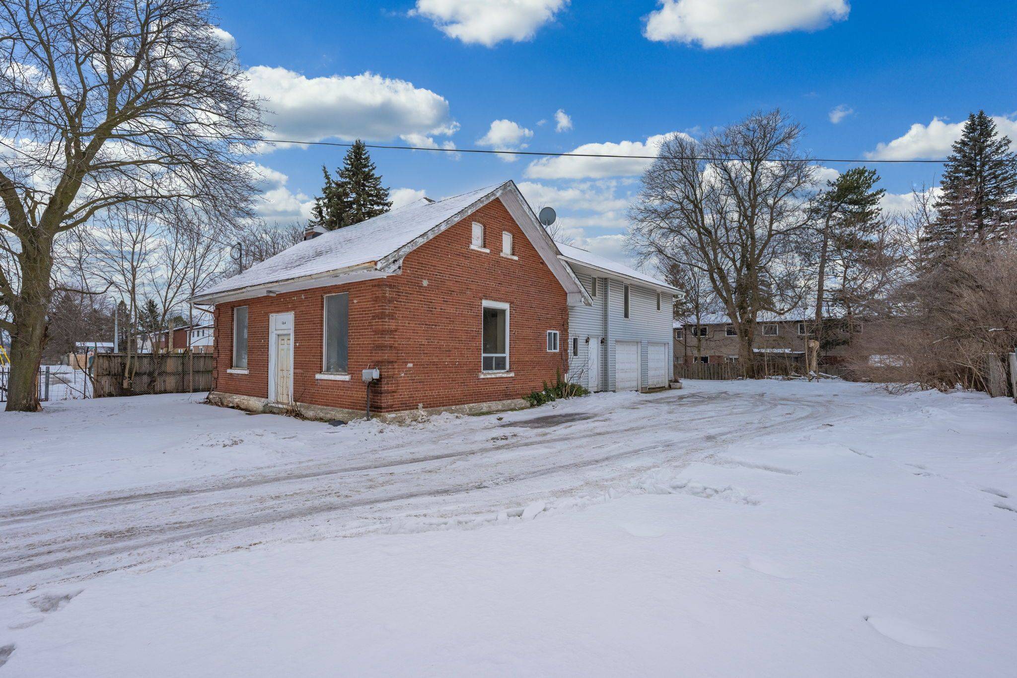 Halton Hills, ON L7J 1X9,164 Main ST S