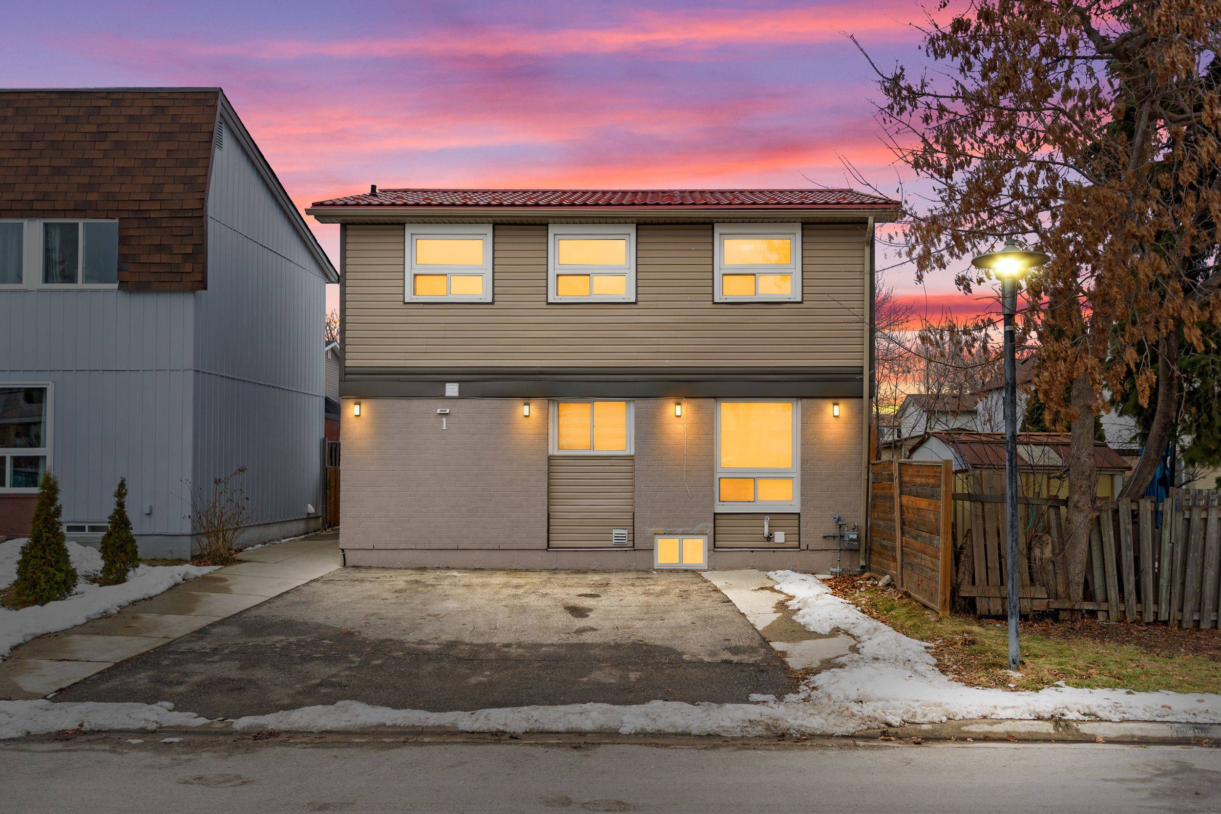 Brampton, ON L6S 2K5,1 Golden Gate DR