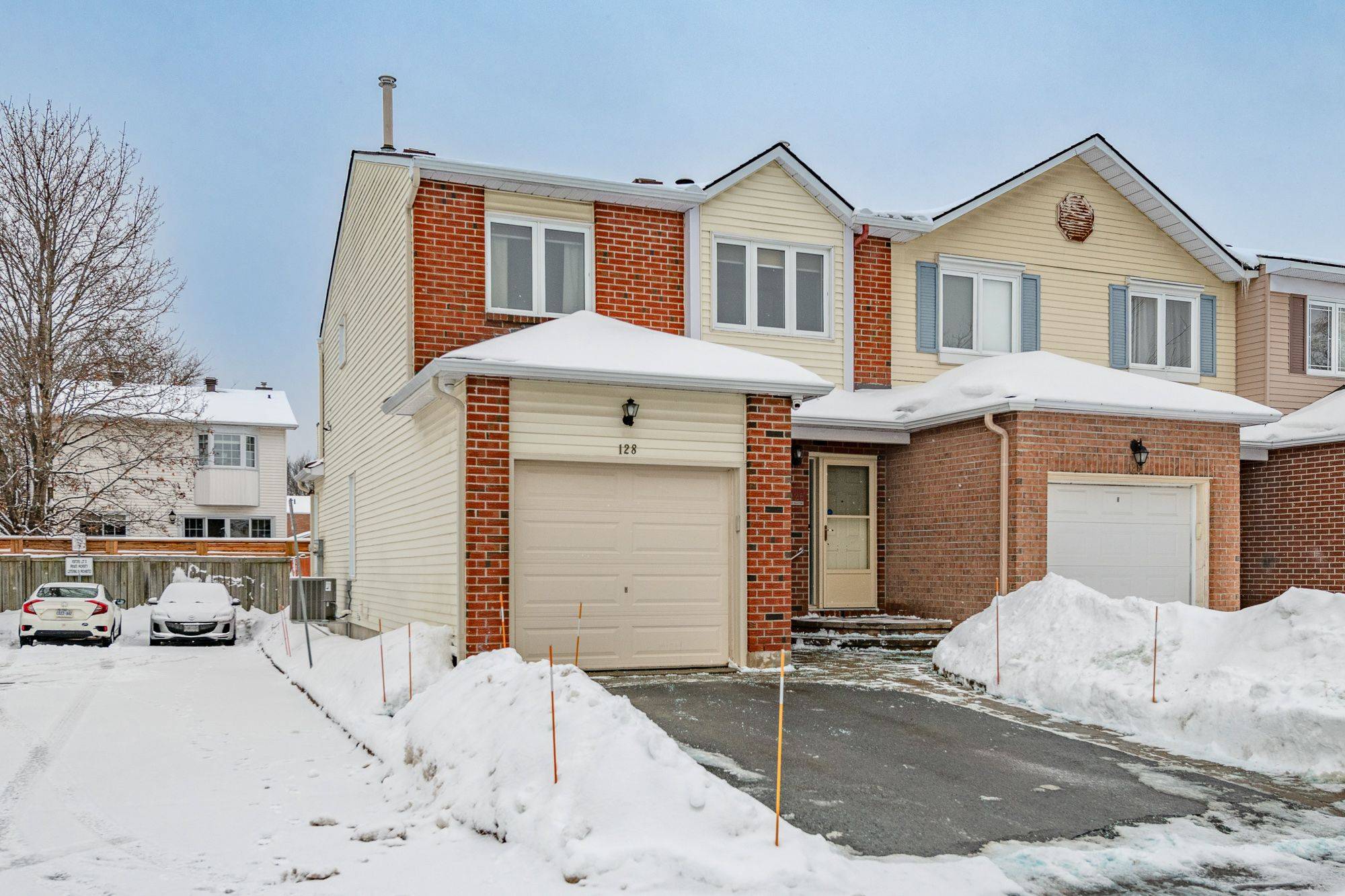 Orleans - Cumberland And Area, ON K1E 3V3,128 Midsummer TER