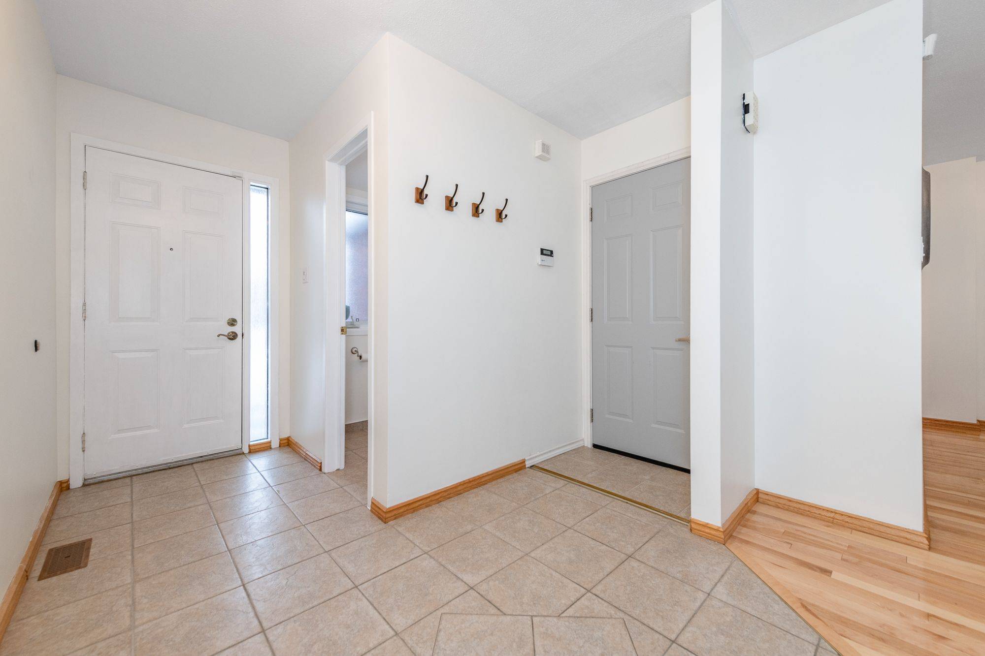 Orleans - Cumberland And Area, ON K1E 3V3,128 Midsummer TER