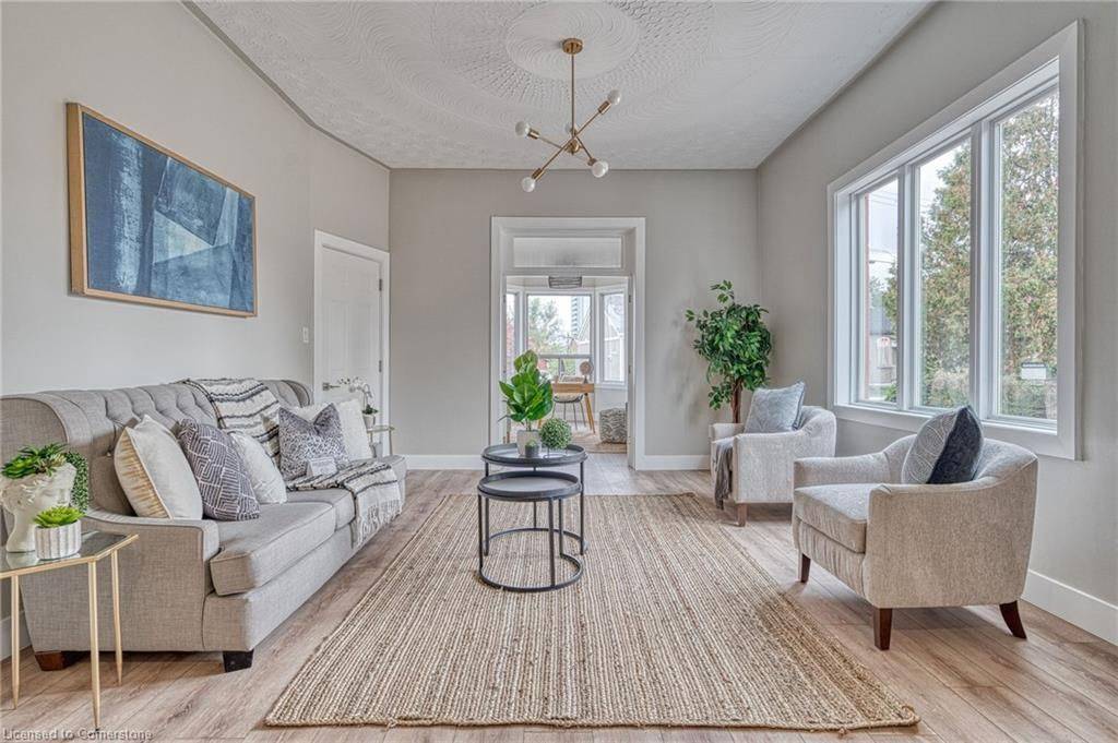 Hamilton, ON L8R 2Z7,43 Crooks ST #1