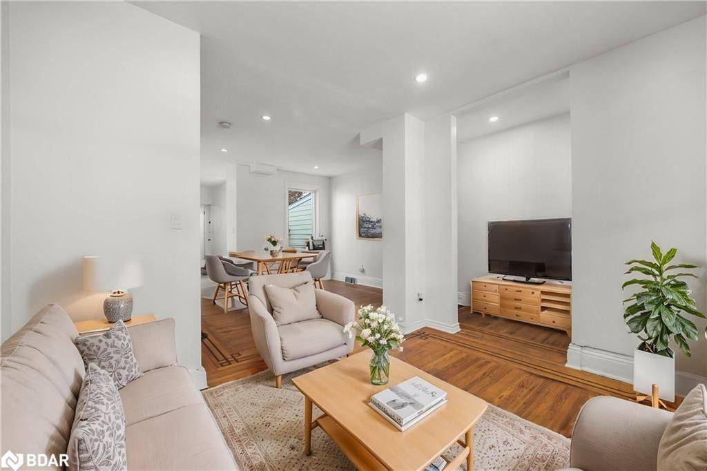 Hamilton, ON L8L 6K9,88 Chestnut AVE