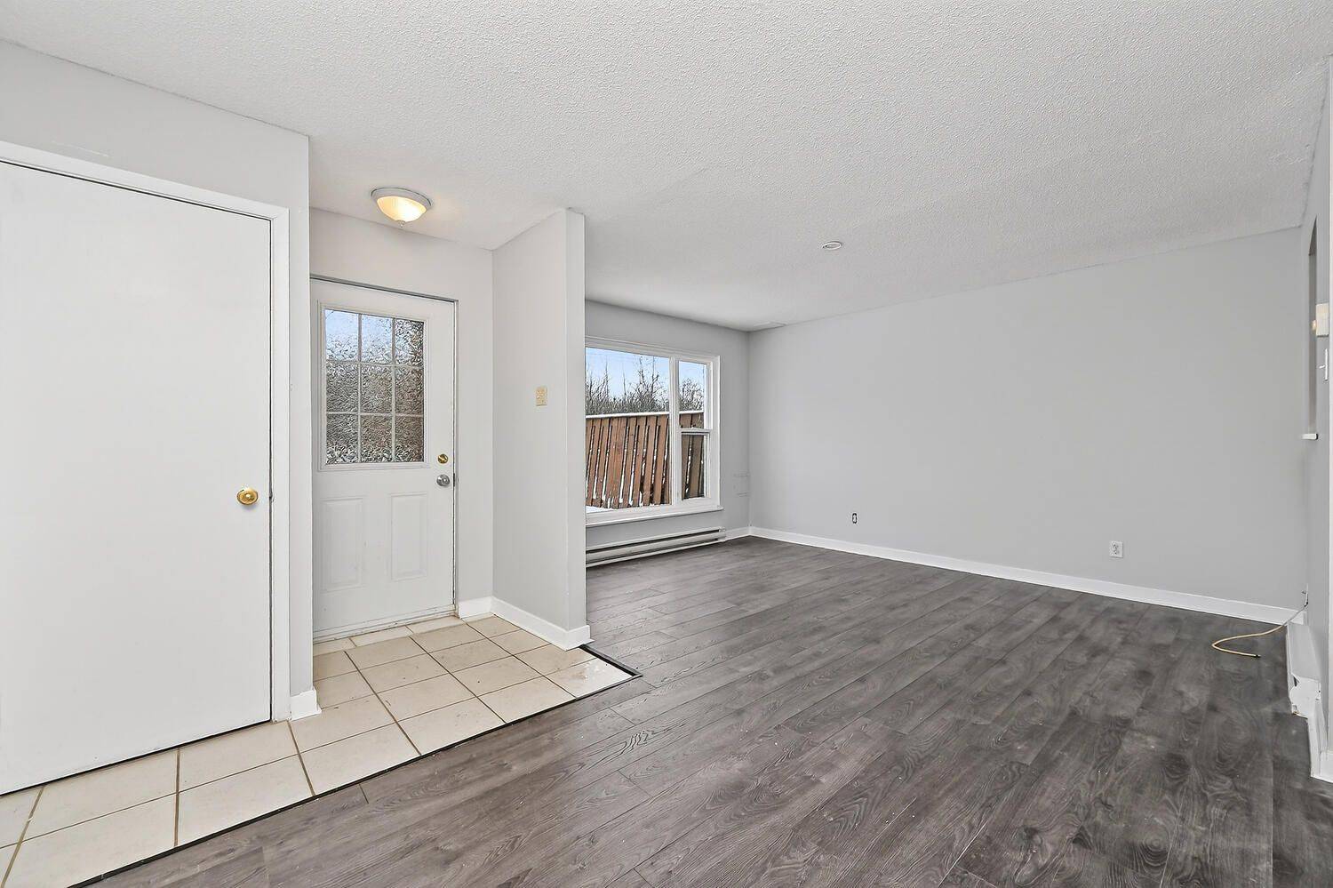 Smiths Falls, ON K7A 5B5,4 Pearl ST #P