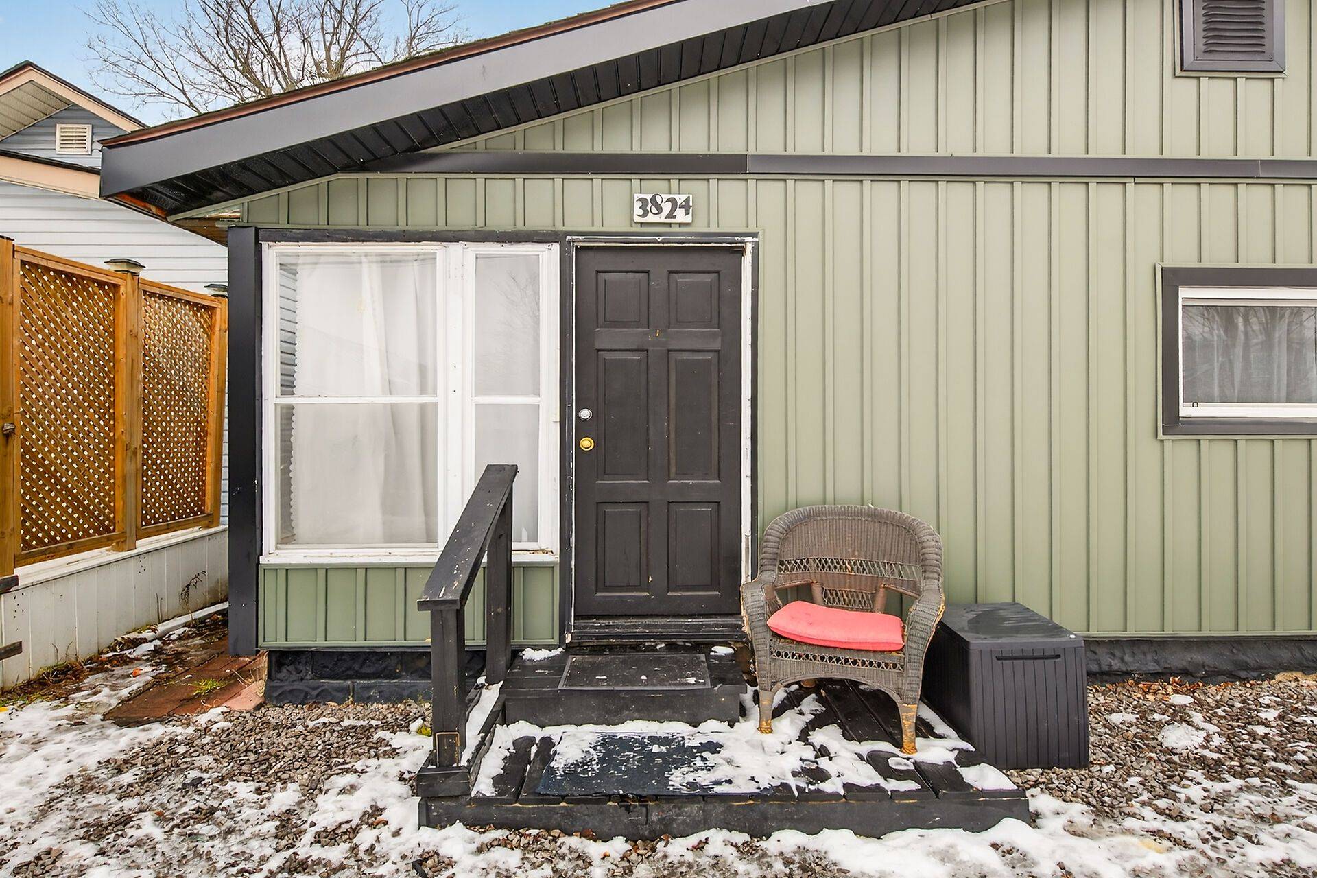 Fort Erie, ON L0S 1B0,3824 Roxborough AVE