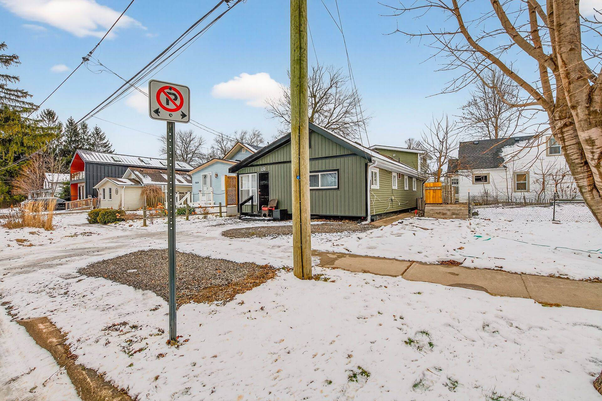 Fort Erie, ON L0S 1B0,3824 Roxborough AVE