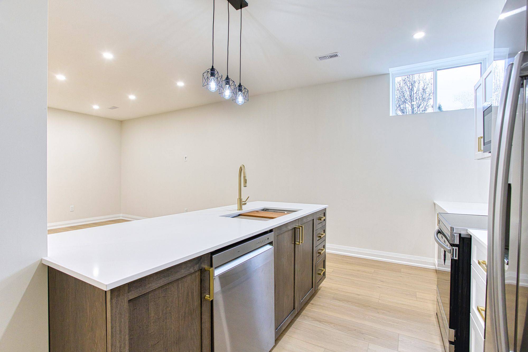 Hamilton, ON L8E 5T2,67 Creanona BLVD #Lower Level Unit