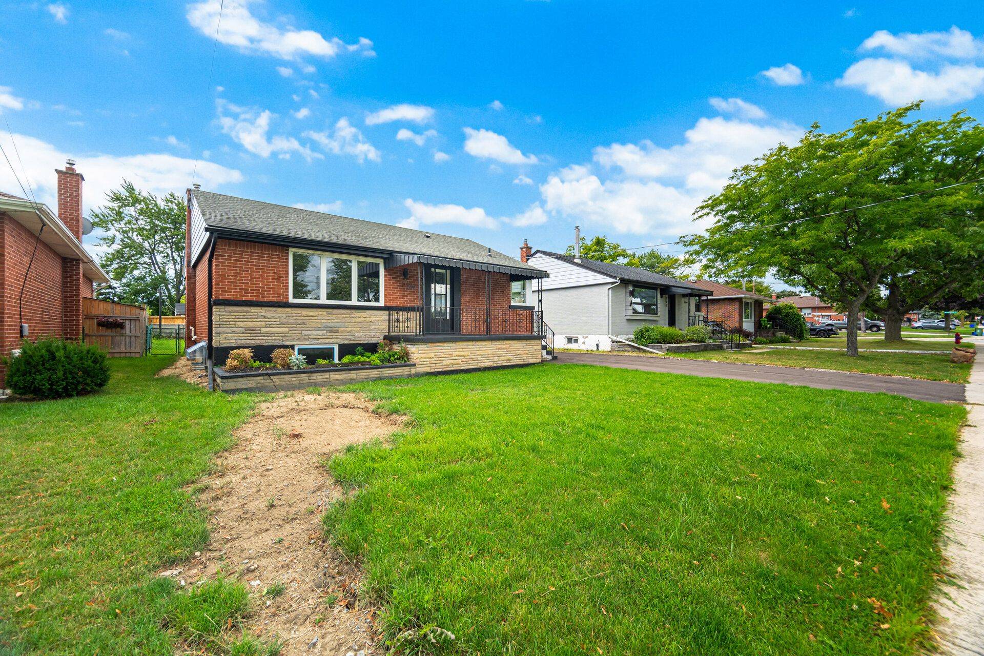 Hamilton, ON L8T 2G6,812 Tenth AVE #Bsmt