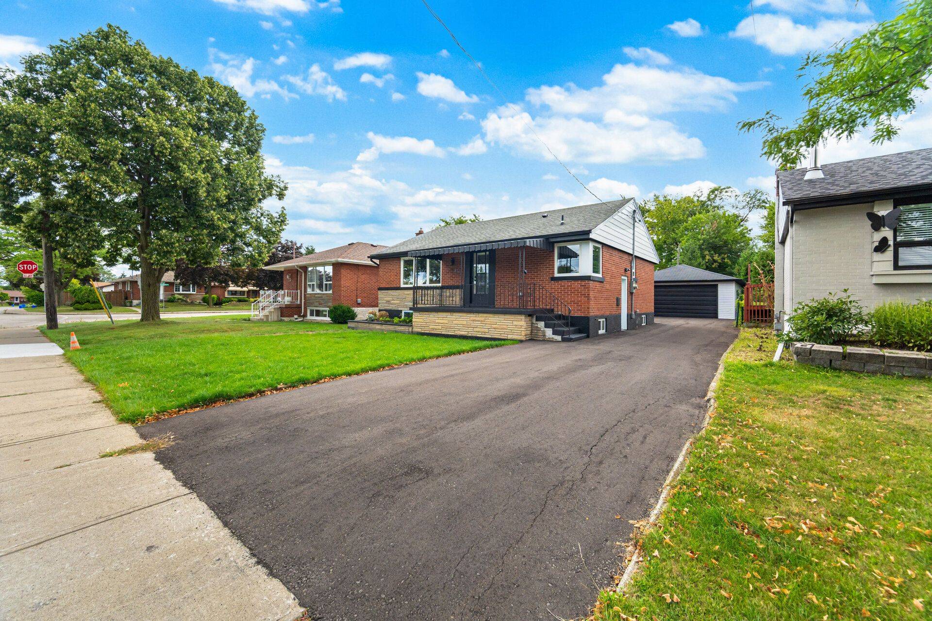 Hamilton, ON L8T 2G6,812 Tenth AVE #Bsmt