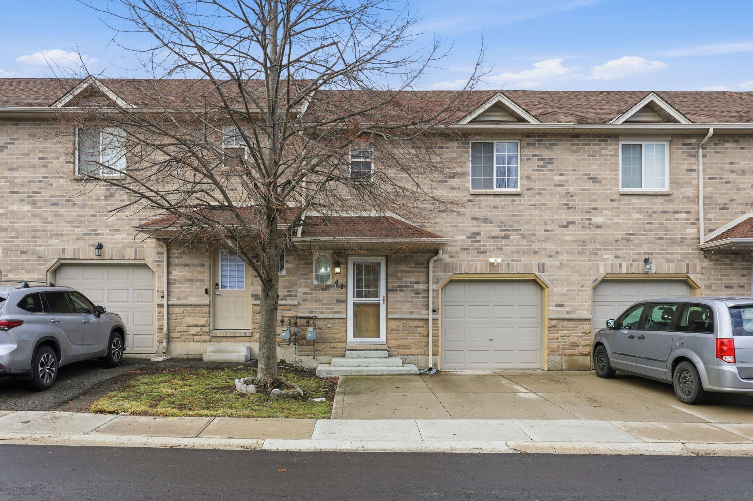 Hamilton, ON L8J 3Z4,39 Pinewoods DR #41