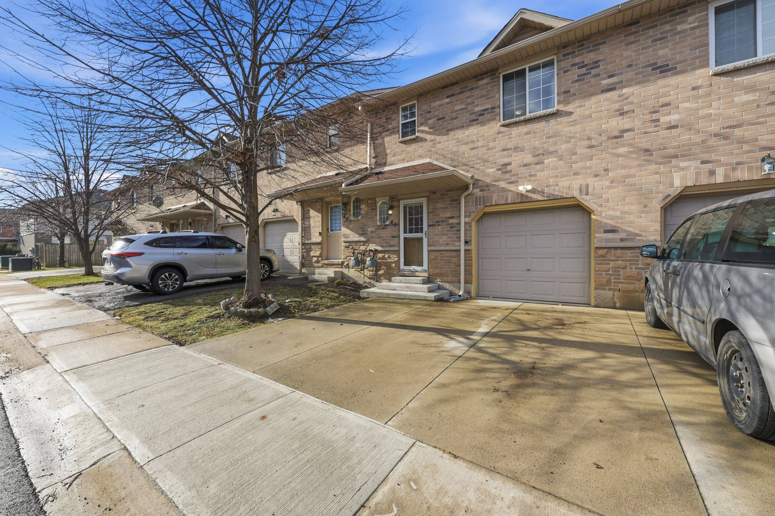 Hamilton, ON L8J 3Z4,39 Pinewoods DR #41