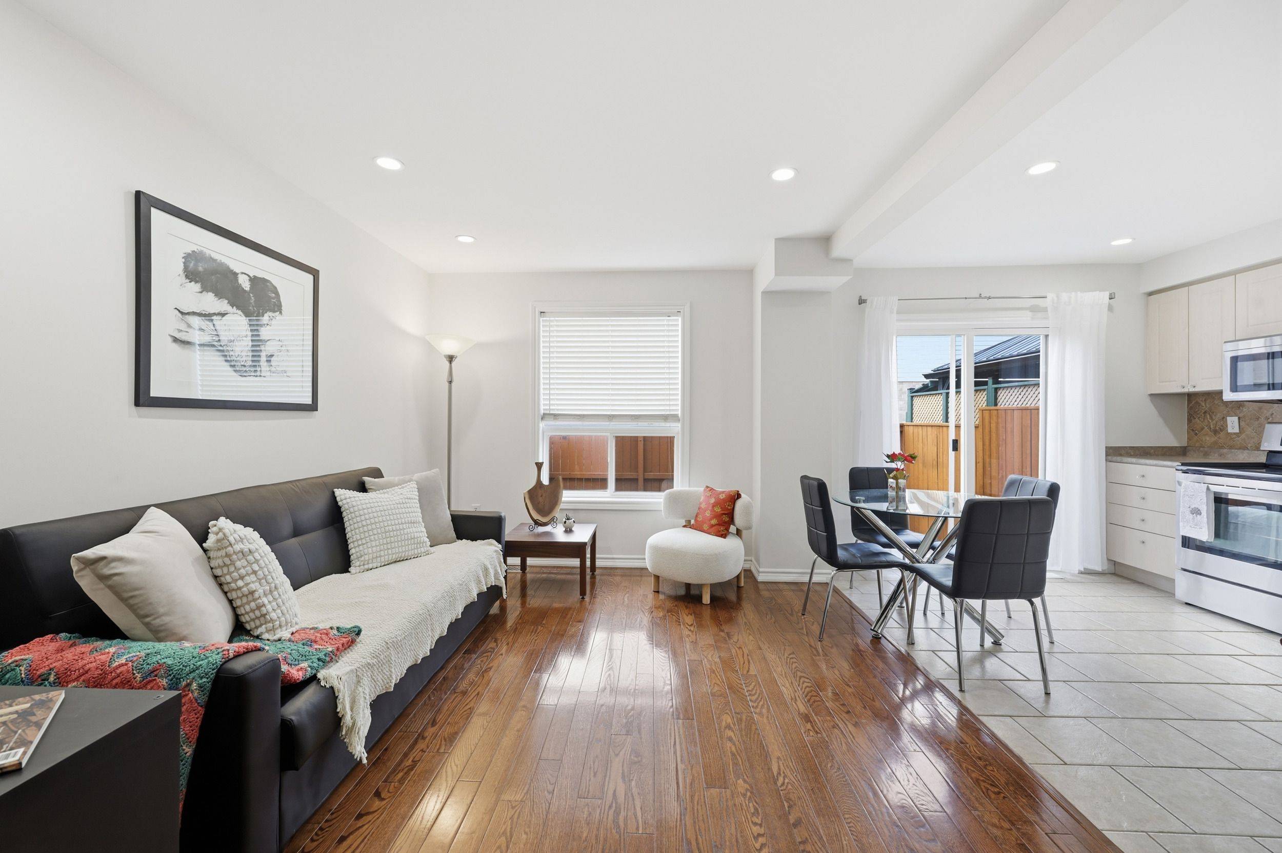 Hamilton, ON L8J 3Z4,39 Pinewoods DR #41