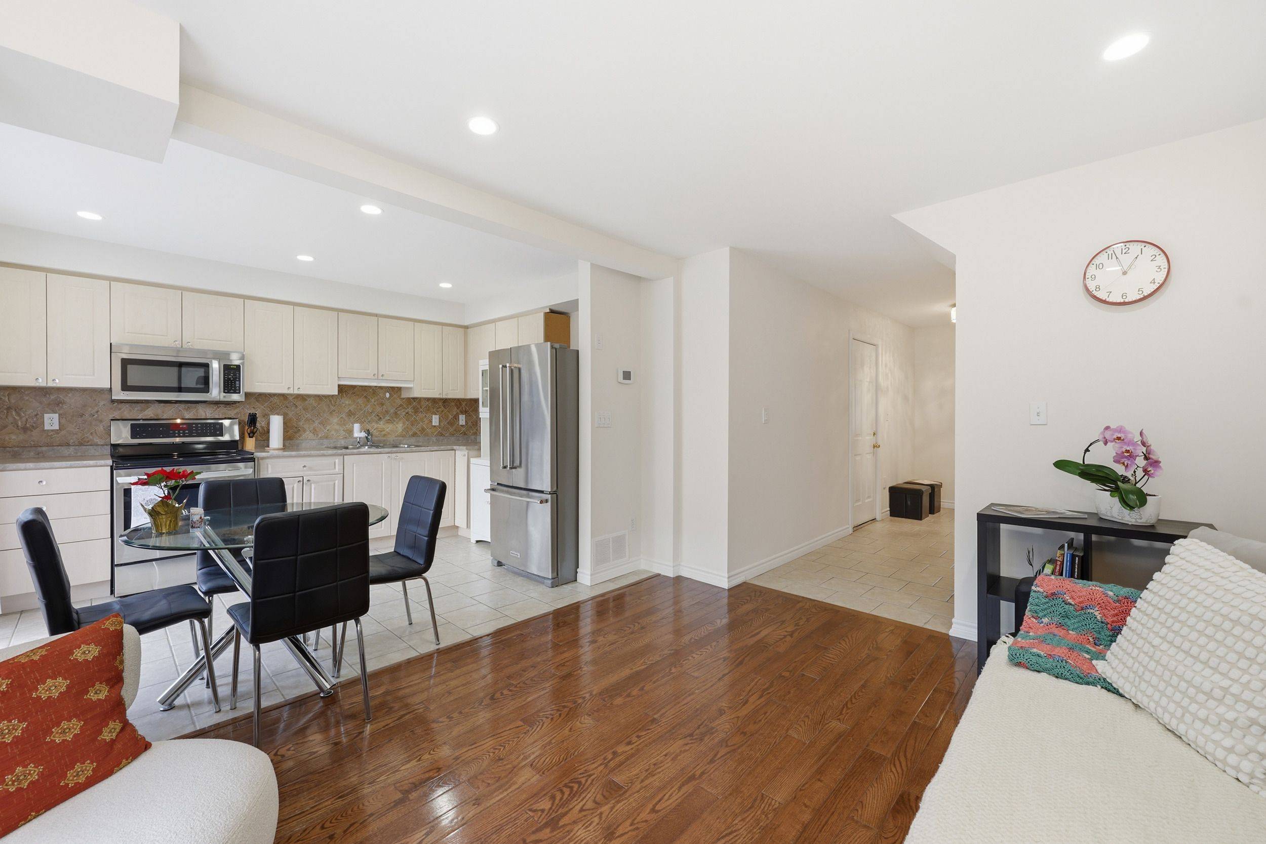 Hamilton, ON L8J 3Z4,39 Pinewoods DR #41