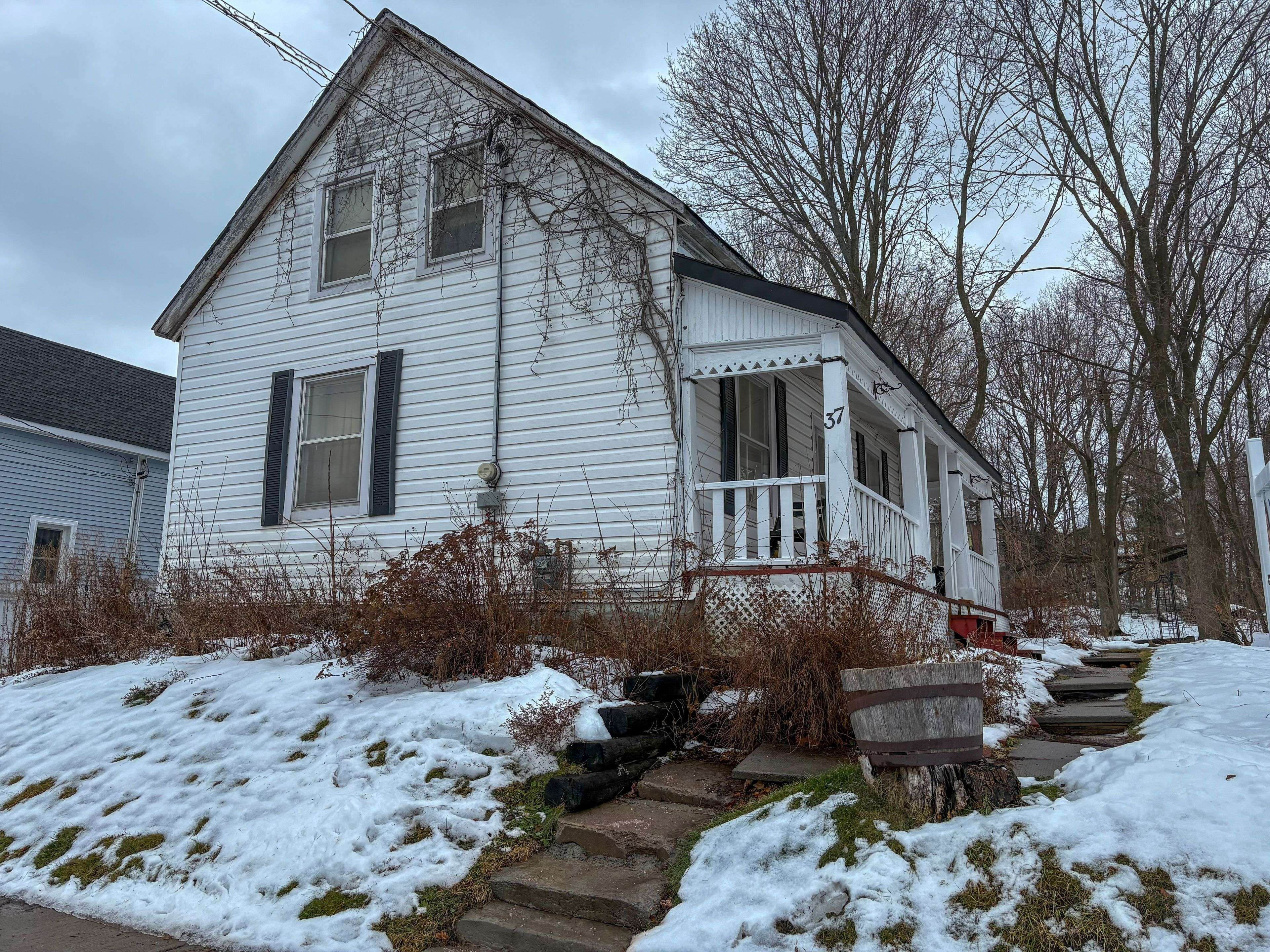 Renfrew, ON K7V 3R4,37 Mutual AVE