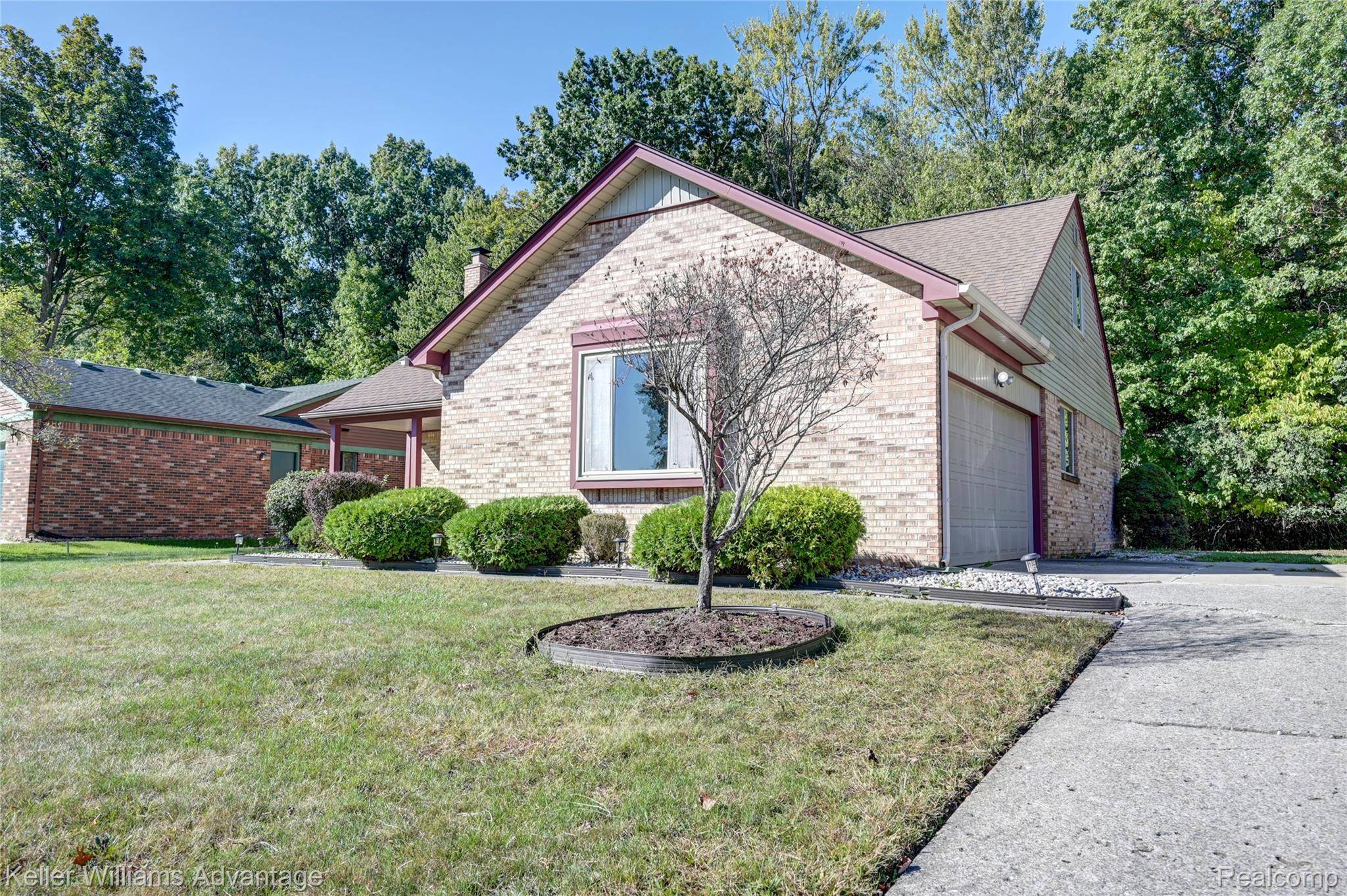 Farmington Hills, MI 48336,23389 Scott DR