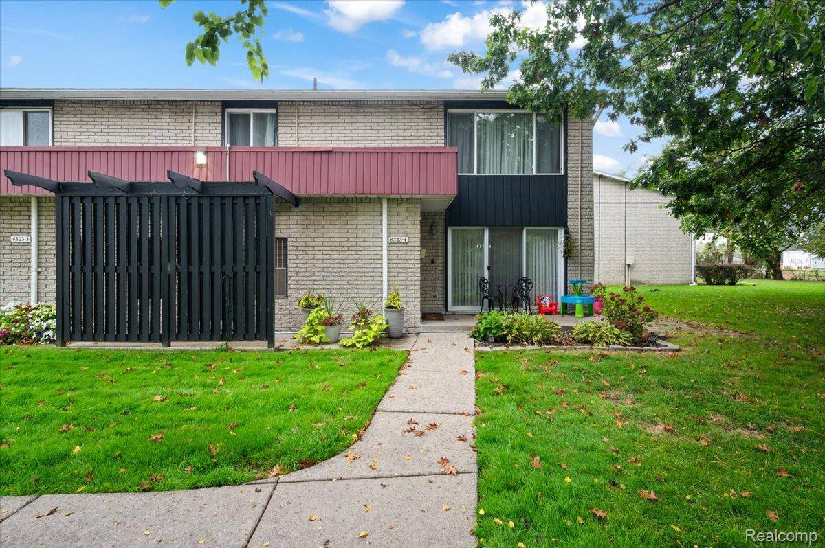 Warren, MI 48093,8323 Karam BLVD #4