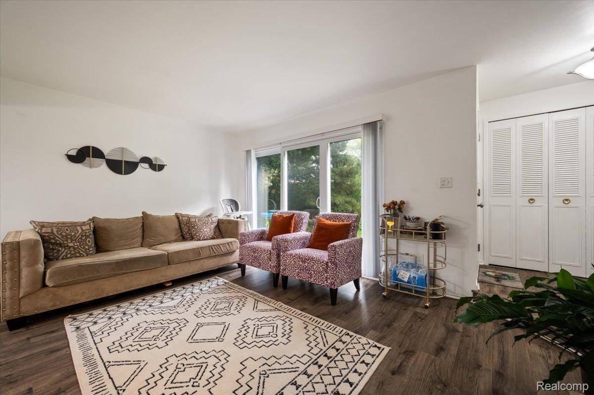 Warren, MI 48093,8323 Karam BLVD #4