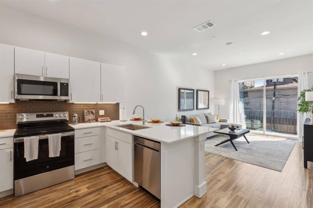 Dallas, TX 75219,2990 Reagan Street #302