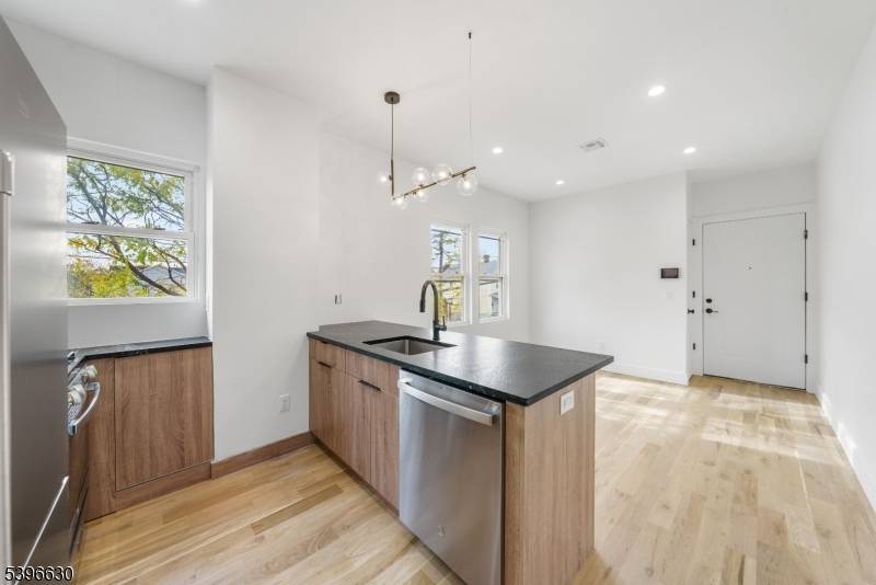 Garwood Boro, NJ 07027,114 Center St #2B