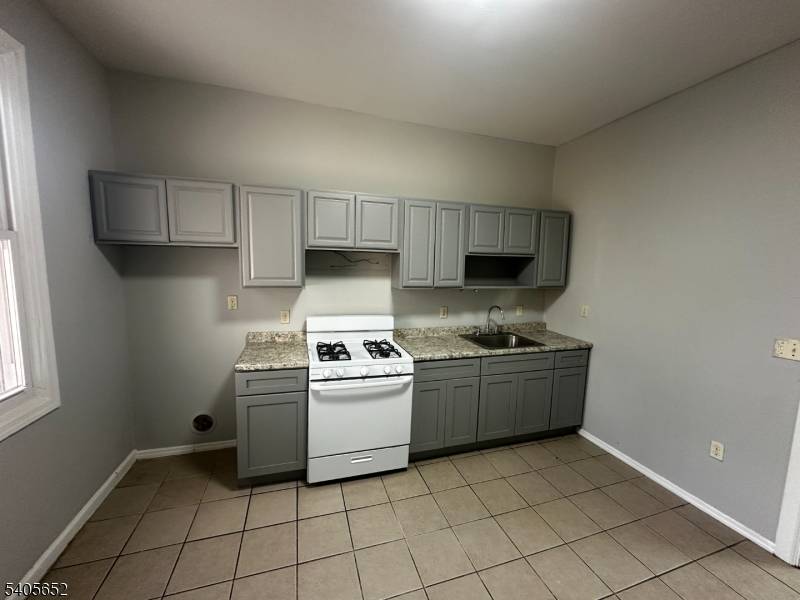 Newark City, NJ 07107,213 N 7Th St