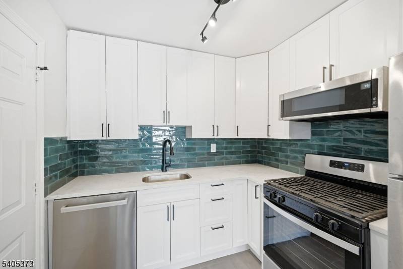 Morristown Town, NJ 07960,76 Mount Kemble Ave