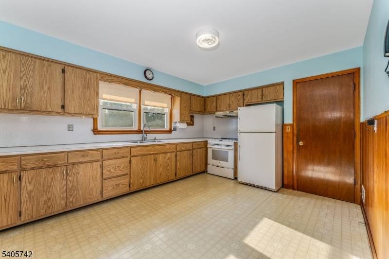 Manville Boro, NJ 08835,63 Louise Dr