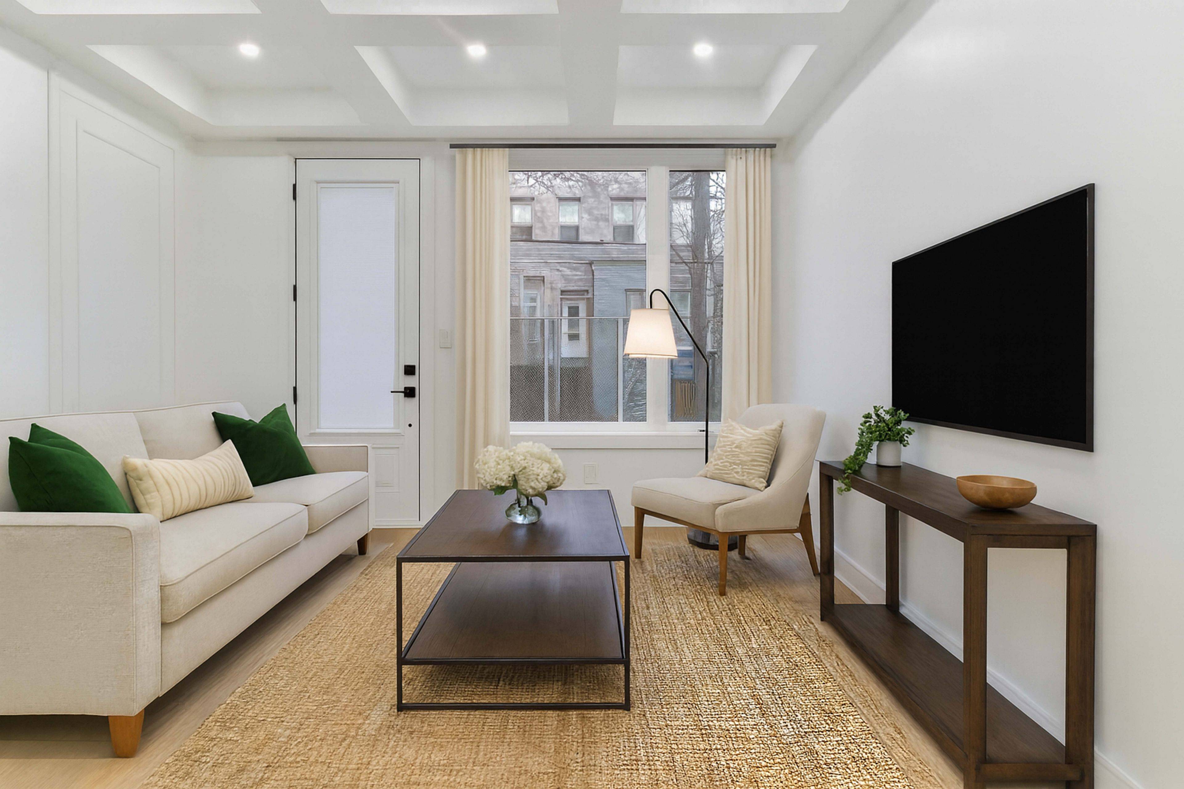 Toronto E01, ON M4M 2Z7,57 Jones AVE