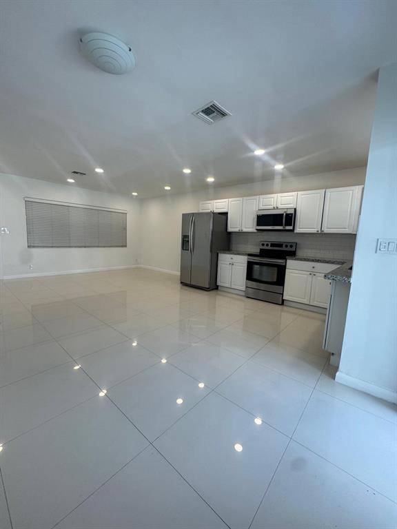 Hollywood, FL 33021,3711 Van Buren St #9