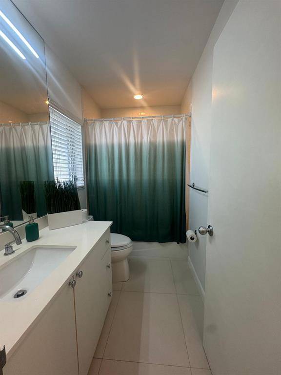 Hollywood, FL 33021,3711 Van Buren St #9