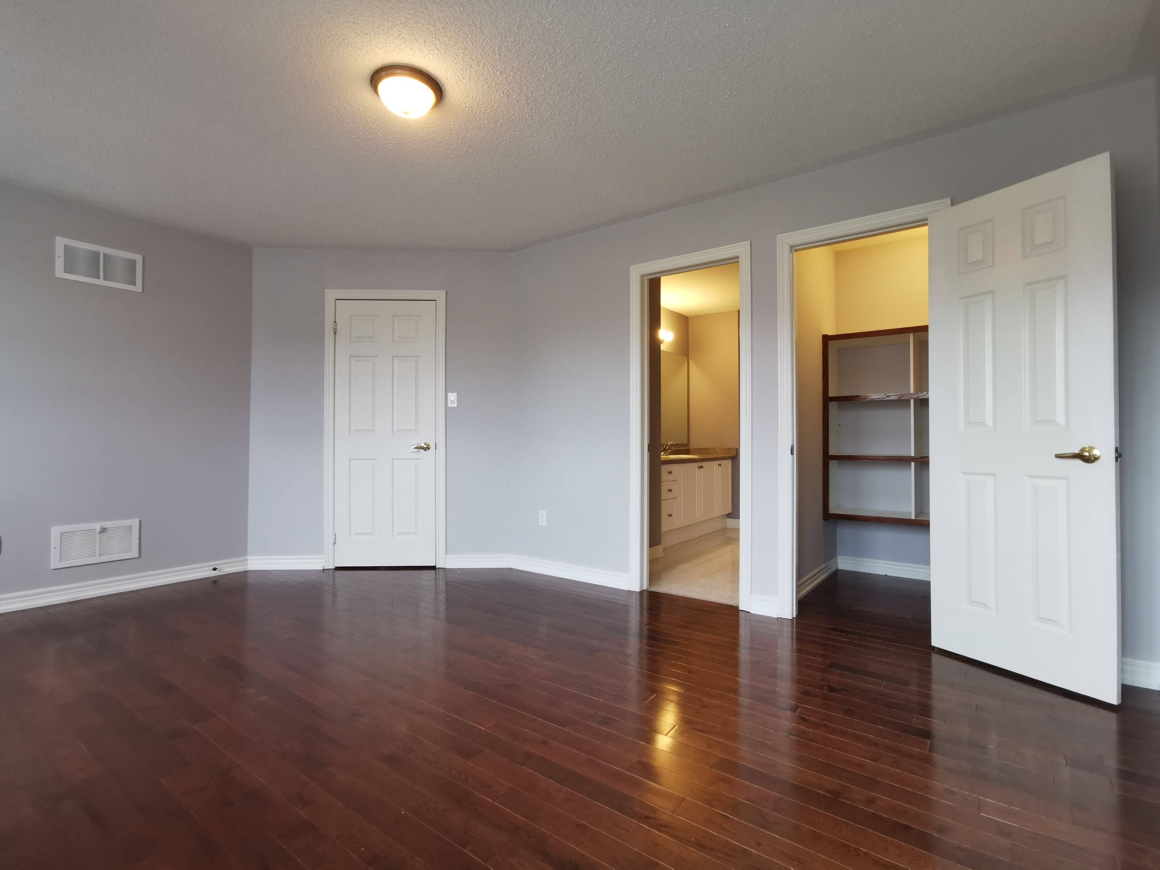 Aurora, ON L4G 0G4,279 River Ridge BLVD