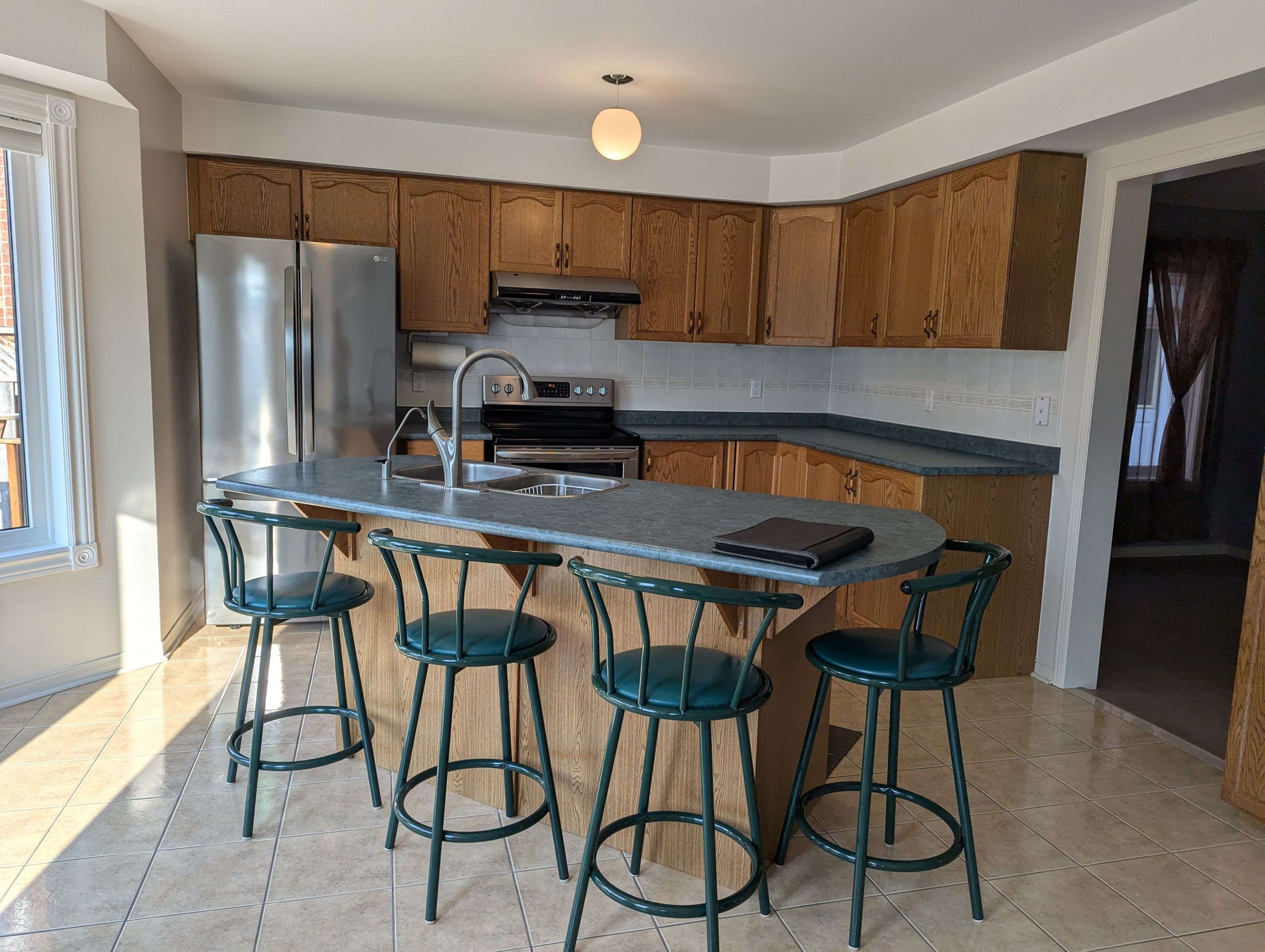 Mississauga, ON L5V 2E3,5533 Loonlake AVE